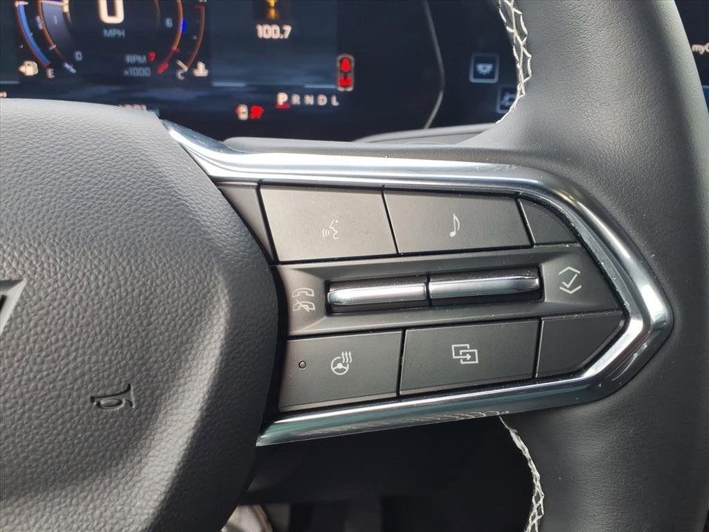 used 2025 Chevrolet Traverse car, priced at $38,990