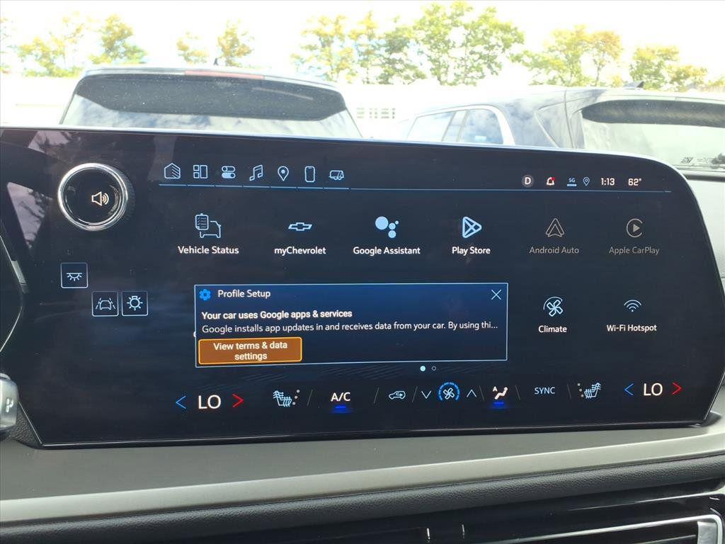 used 2025 Chevrolet Traverse car, priced at $38,990