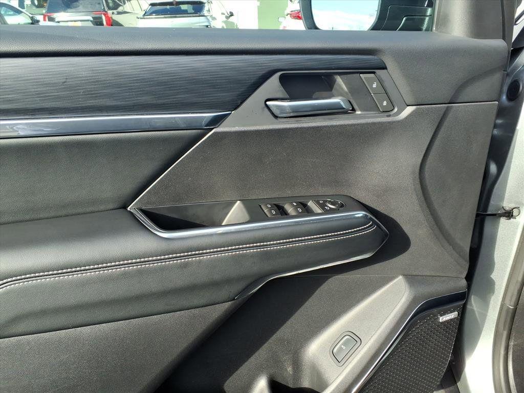 used 2025 GMC Acadia car, priced at $37,990