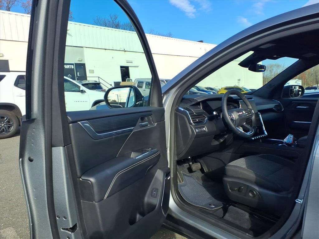 used 2025 GMC Acadia car, priced at $37,990