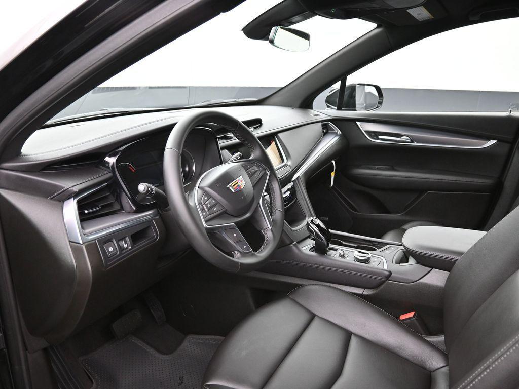 used 2025 Cadillac XT5 car, priced at $42,990