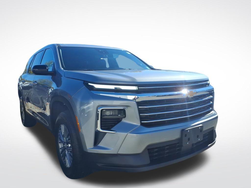 used 2025 Chevrolet Traverse car, priced at $38,952
