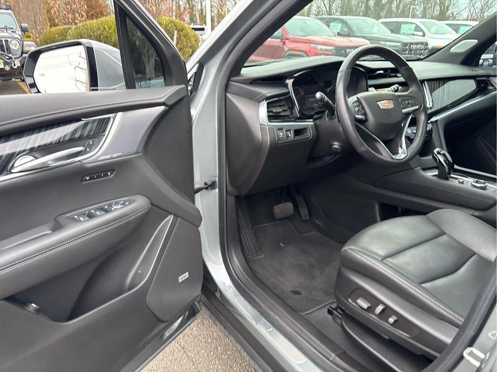 used 2023 Cadillac XT6 car, priced at $38,500
