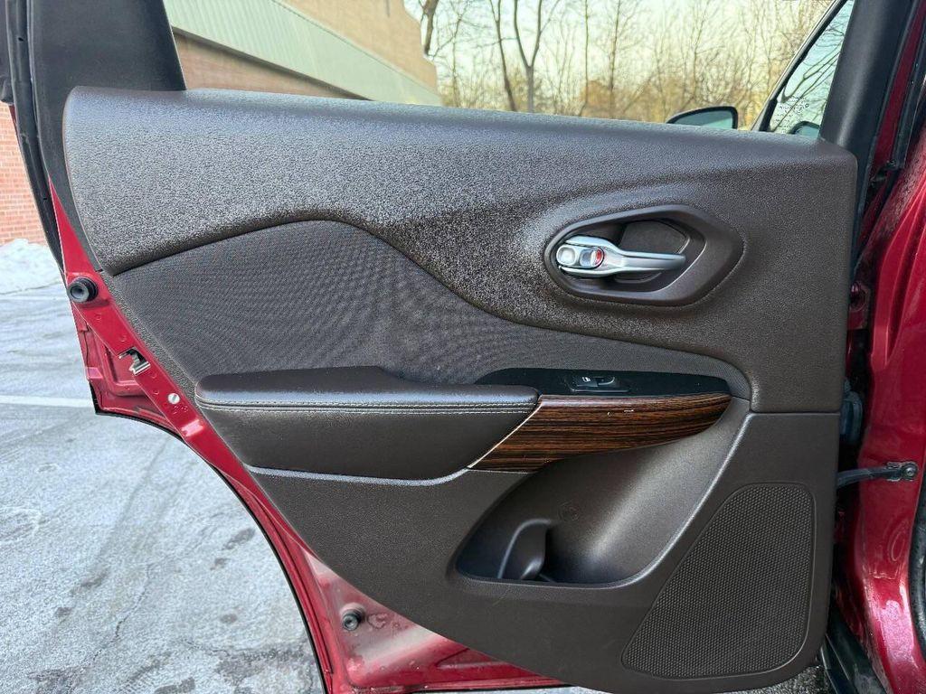 used 2014 Jeep Cherokee car, priced at $5,495