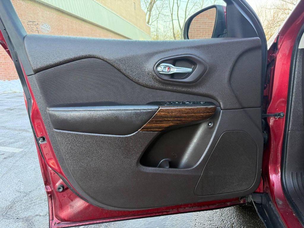 used 2014 Jeep Cherokee car, priced at $5,495