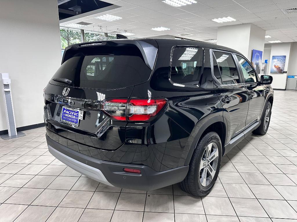 new 2025 Honda Pilot car, priced at $49,175