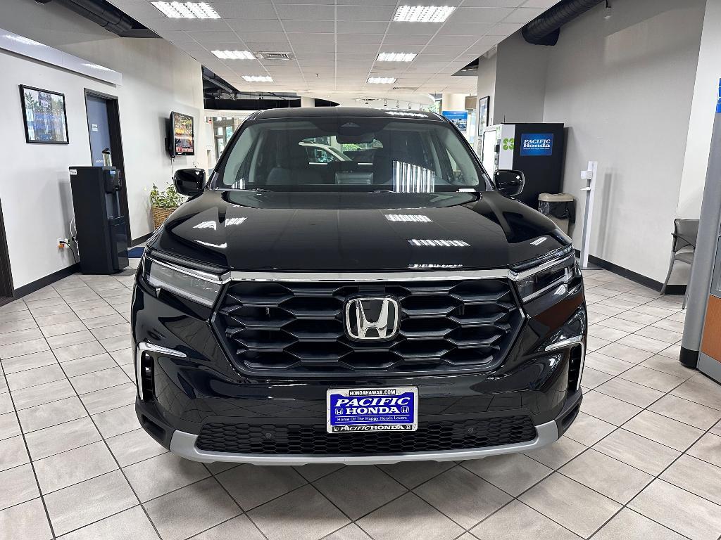 new 2025 Honda Pilot car, priced at $49,175