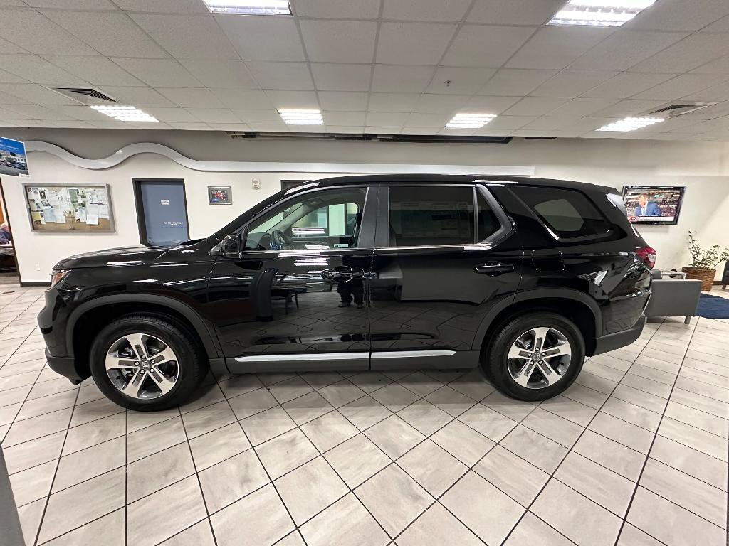 new 2025 Honda Pilot car, priced at $49,175
