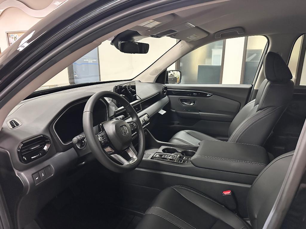 new 2025 Honda Pilot car, priced at $49,175