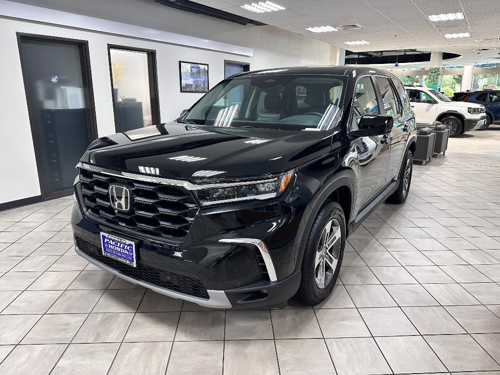 new 2025 Honda Pilot car, priced at $49,175