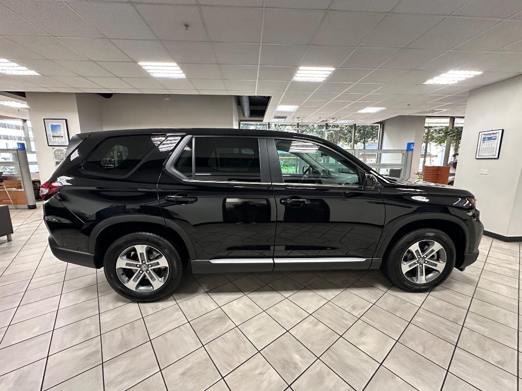 new 2025 Honda Pilot car, priced at $49,175