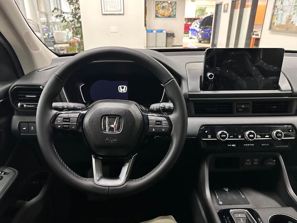 new 2025 Honda Pilot car, priced at $49,175