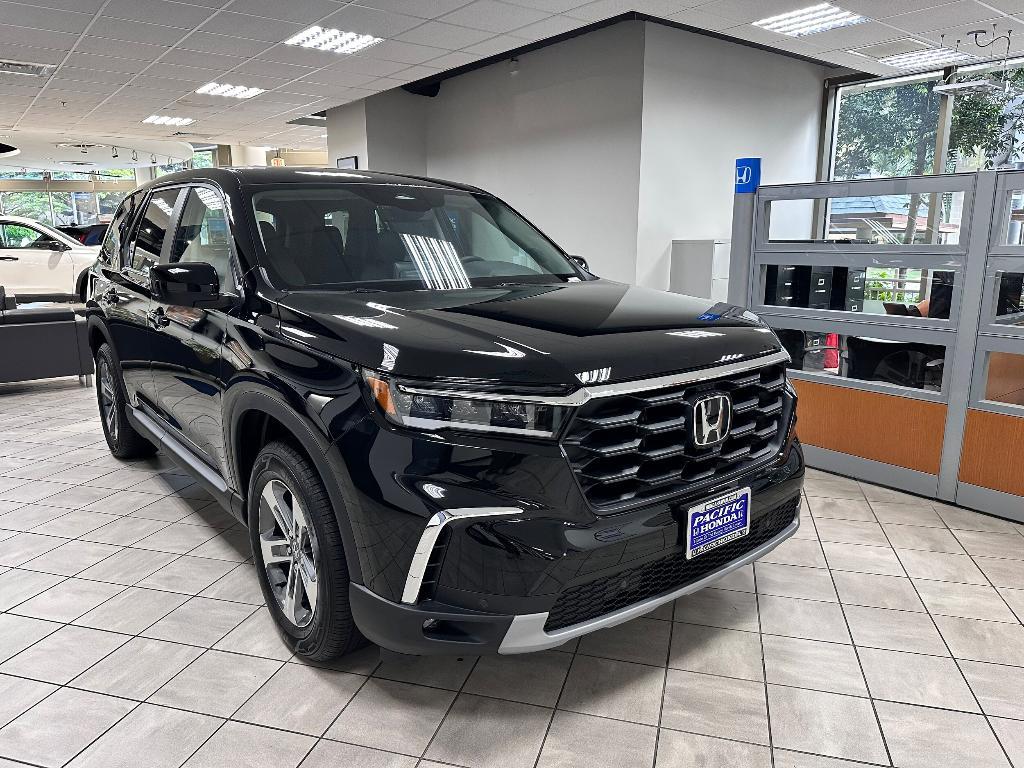 new 2025 Honda Pilot car, priced at $49,175