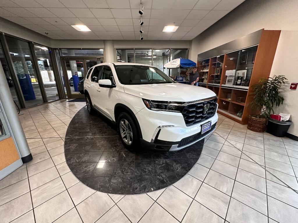 new 2025 Honda Pilot car, priced at $51,000