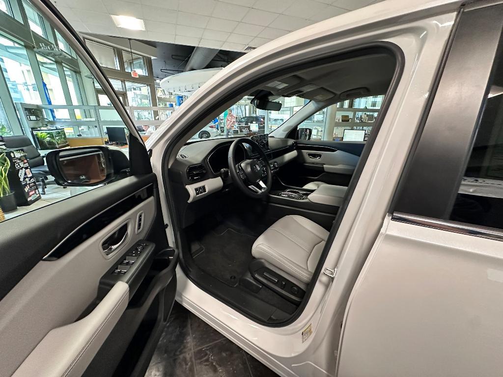 new 2025 Honda Pilot car, priced at $51,000