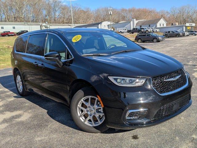 used 2025 Chrysler Pacifica car, priced at $35,900