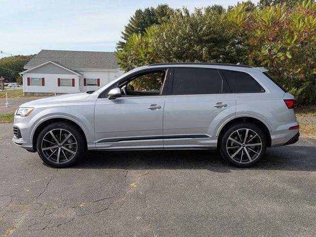 2022 Blue Audi Q7