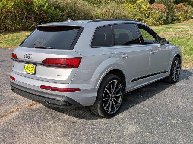 2022 Blue Audi Q7