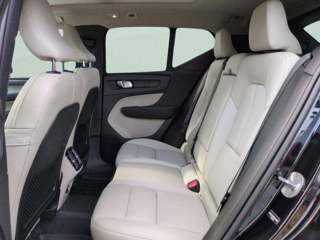 new 2025 Volvo XC40 car, priced at $39,618