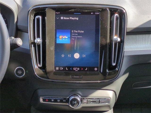 new 2025 Volvo XC40 car, priced at $44,465