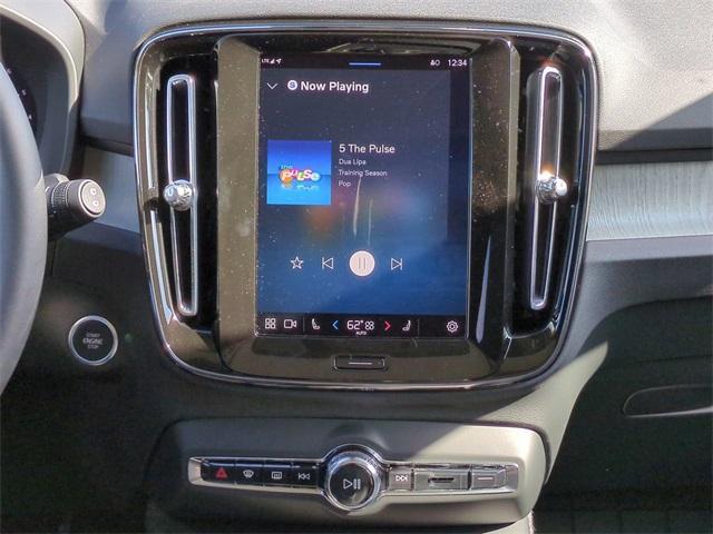 new 2025 Volvo XC40 car, priced at $44,465