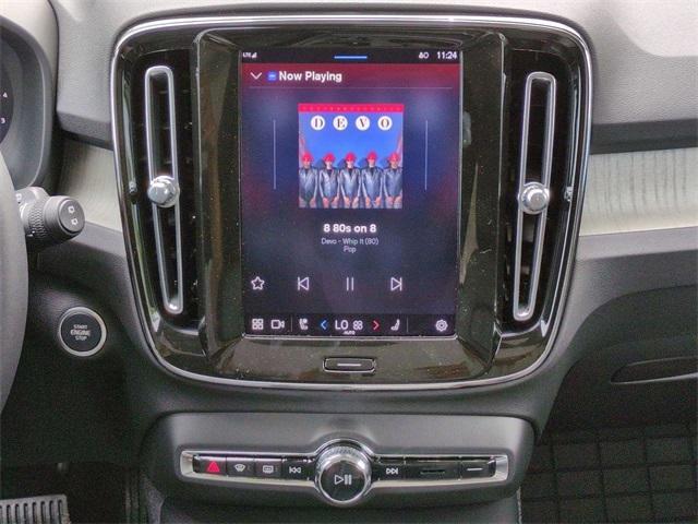 new 2025 Volvo XC40 car, priced at $45,015