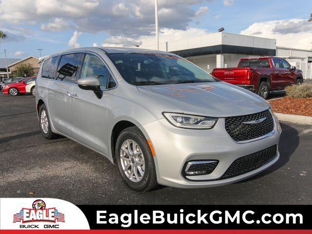 used 2023 Chrysler Pacifica car