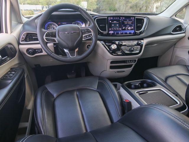 used 2023 Chrysler Pacifica car