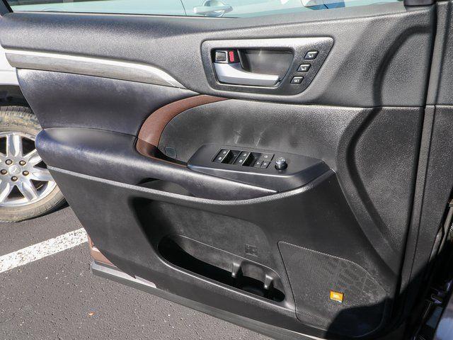used 2019 Toyota Highlander car, priced at $31,420