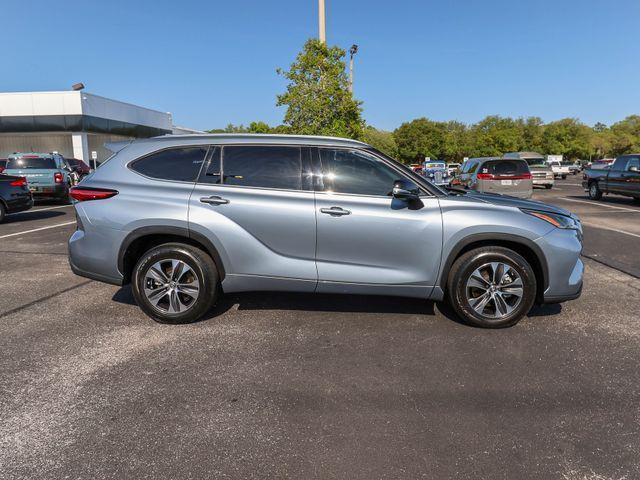 used 2021 Toyota Highlander car, priced at $27,420