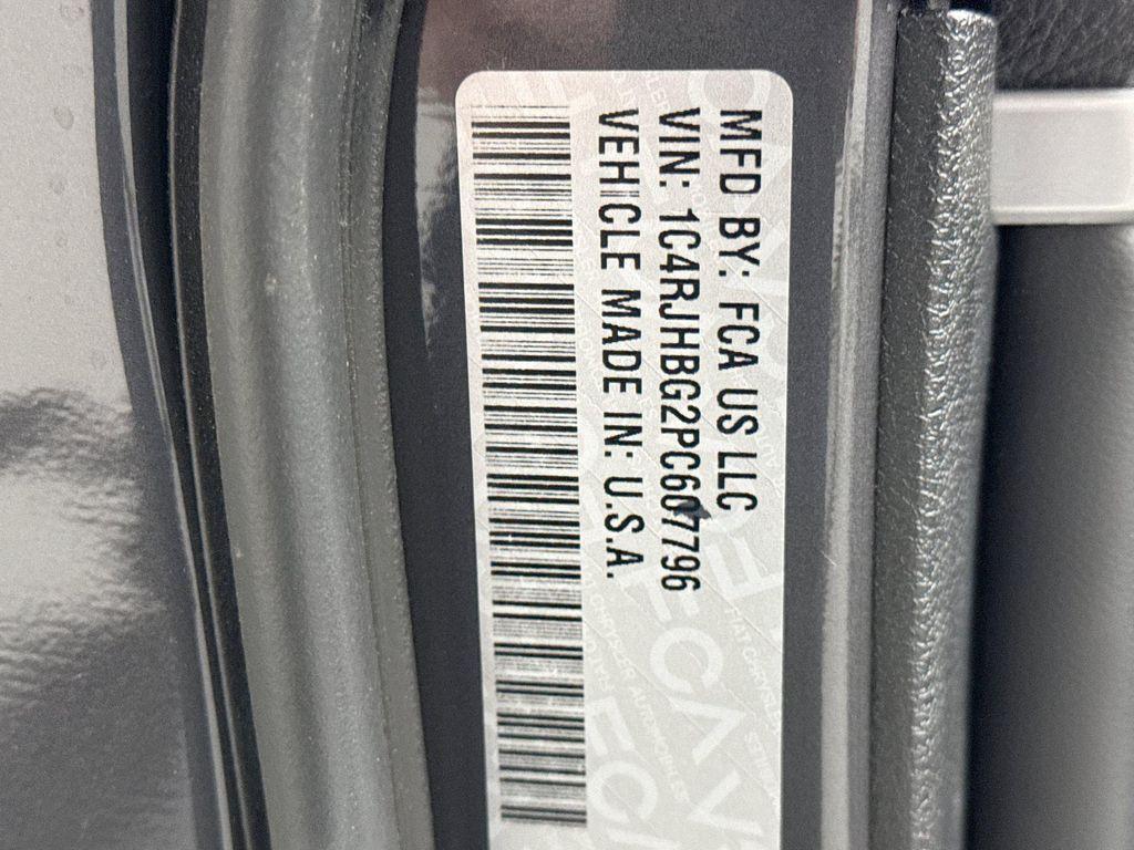 used 2023 Jeep Grand Cherokee car, priced at $33,290