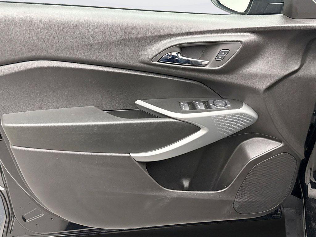 used 2025 Chevrolet Trax car, priced at $22,098