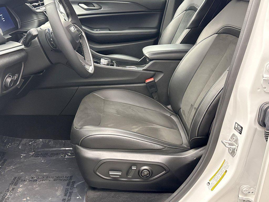 used 2024 Jeep Grand Cherokee car, priced at $34,689
