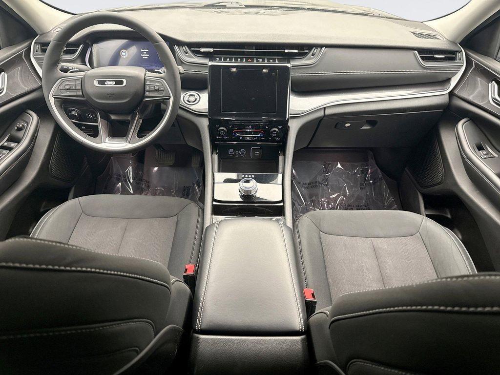 used 2023 Jeep Grand Cherokee car, priced at $28,399
