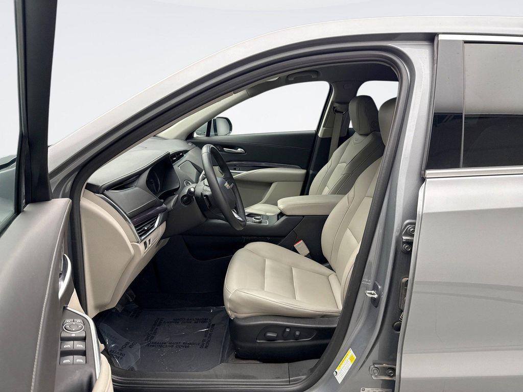 used 2023 Cadillac XT4 car, priced at $27,098