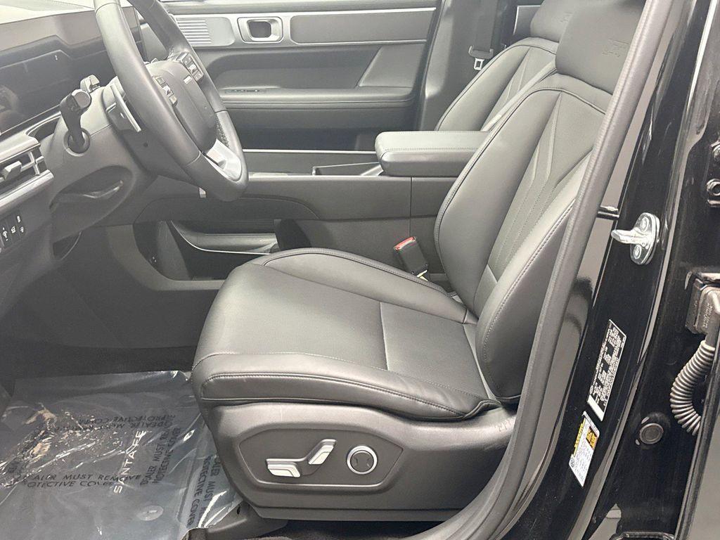 used 2025 Hyundai Santa Fe car, priced at $35,999