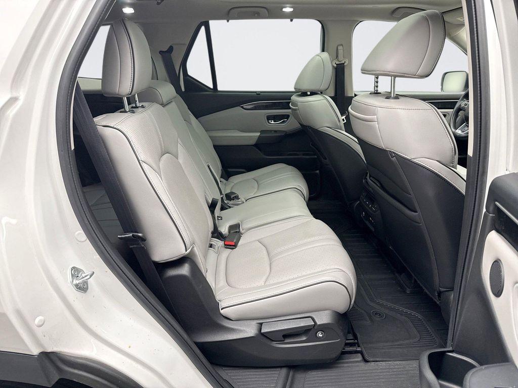 used 2023 Honda Pilot car, priced at $42,599