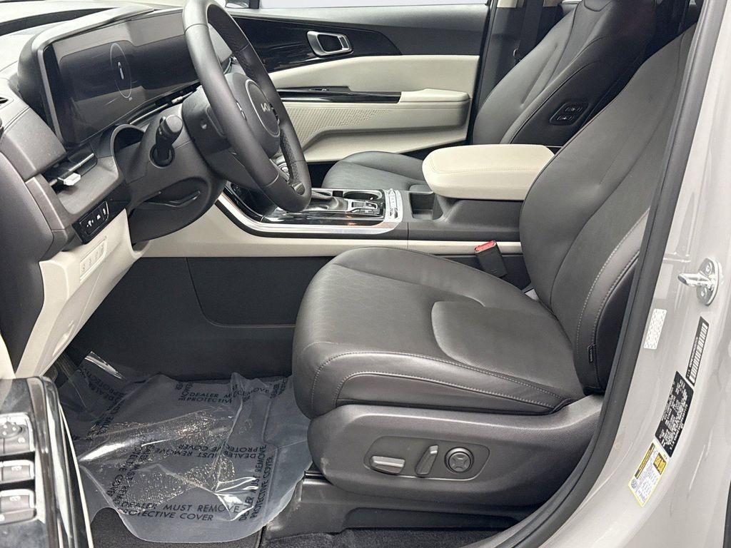 used 2024 Kia Carnival car, priced at $35,549