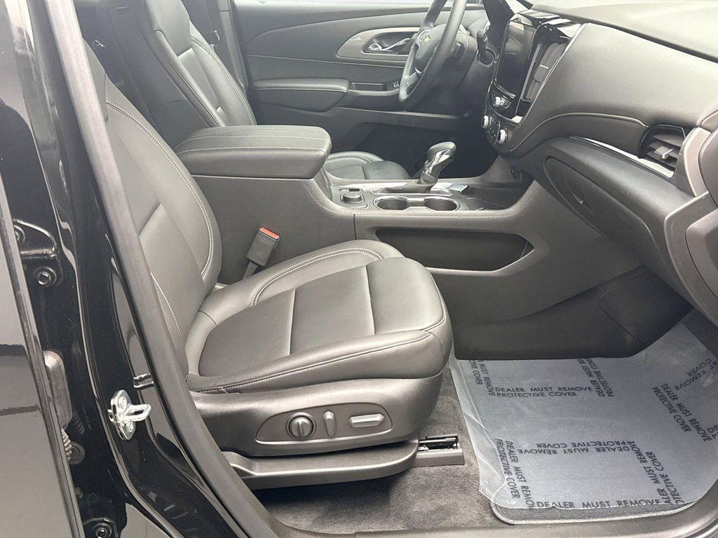 used 2023 Chevrolet Traverse car, priced at $34,899