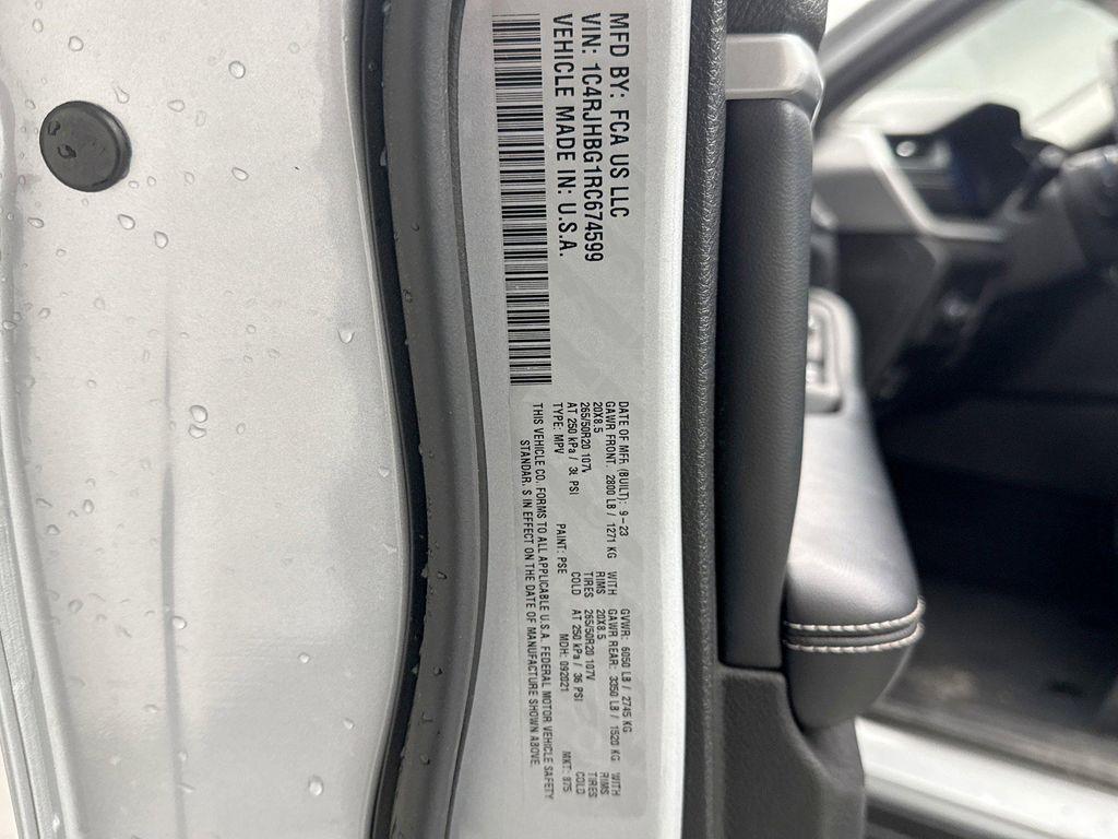 used 2024 Jeep Grand Cherokee car, priced at $32,999