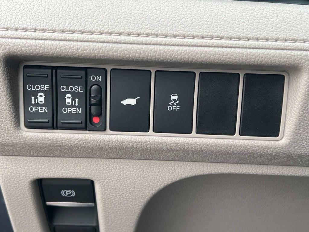 used 2025 Honda Odyssey car, priced at $33,999