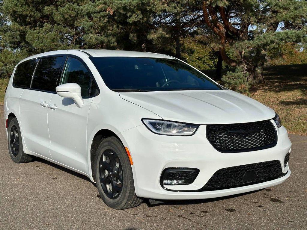 used 2022 Chrysler Pacifica Hybrid car, priced at $23,000