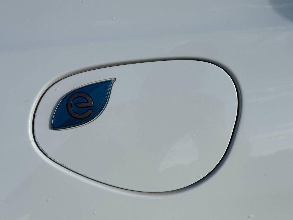 used 2022 Chrysler Pacifica Hybrid car, priced at $22,000