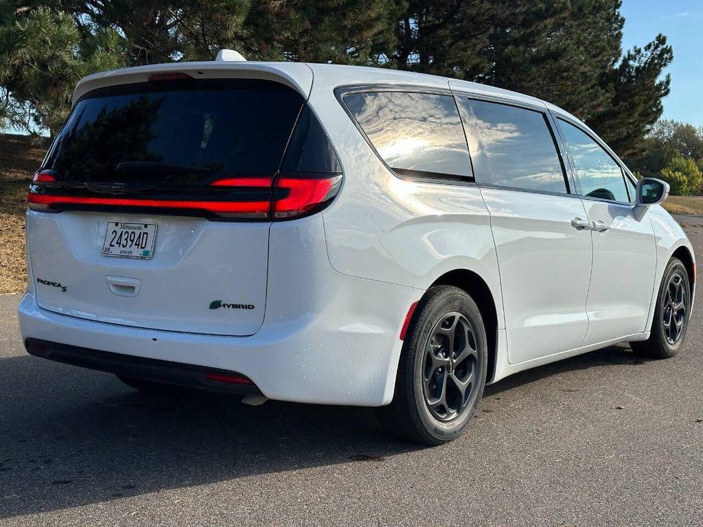 used 2022 Chrysler Pacifica Hybrid car, priced at $22,000