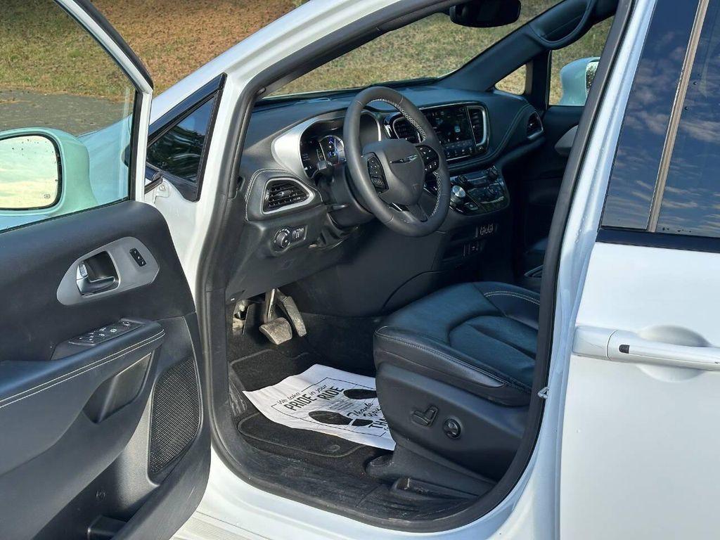 used 2022 Chrysler Pacifica Hybrid car, priced at $22,000