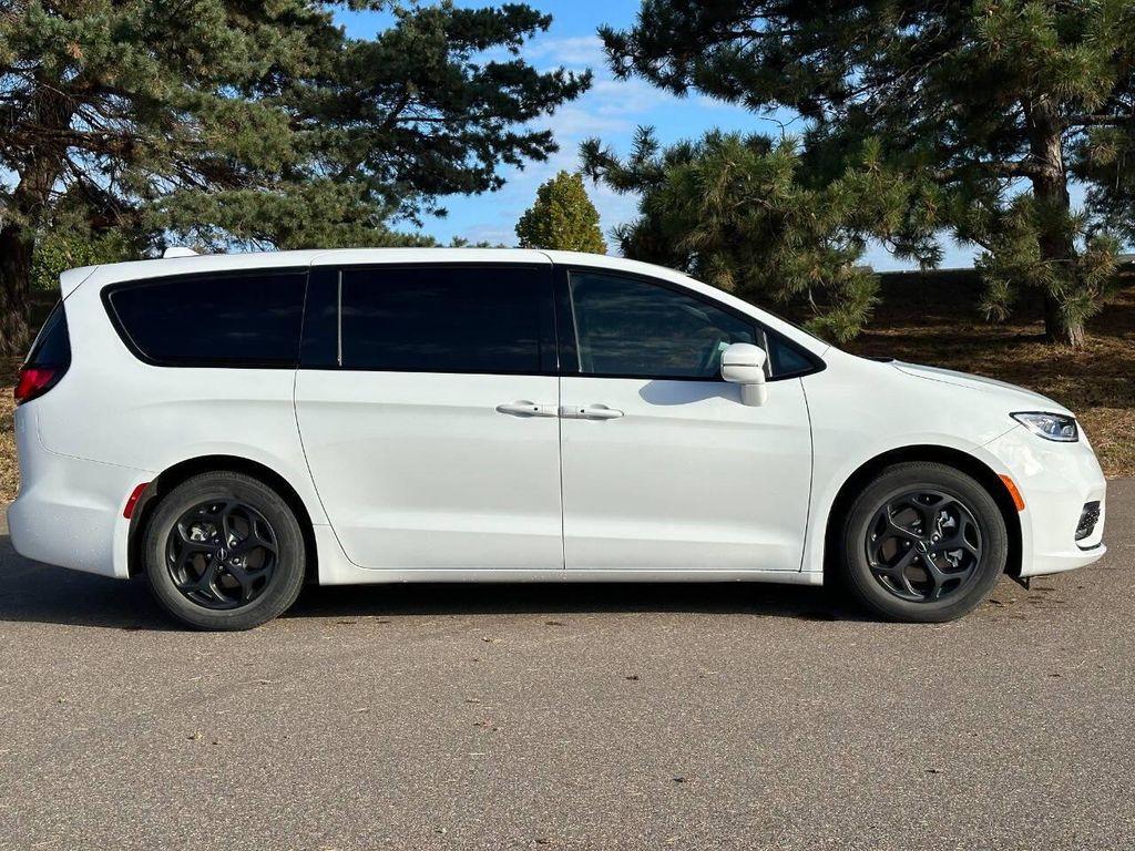 used 2022 Chrysler Pacifica Hybrid car, priced at $22,000