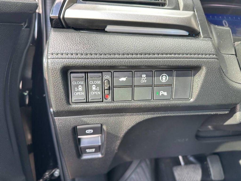 used 2024 Honda Odyssey car, priced at $28,000