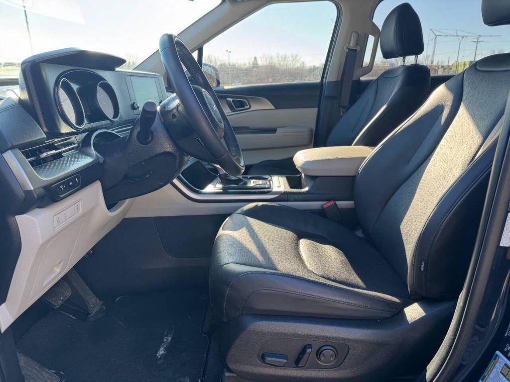 used 2024 Kia Carnival car, priced at $23,900