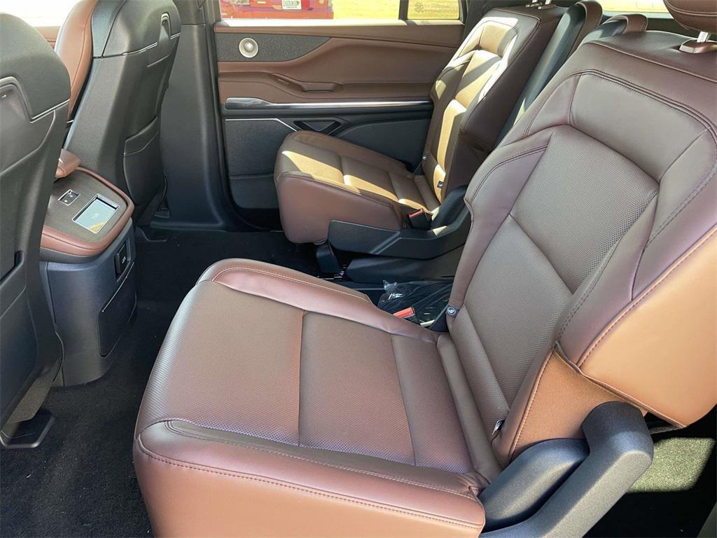 new 2025 Lincoln Navigator car, priced at $97,995