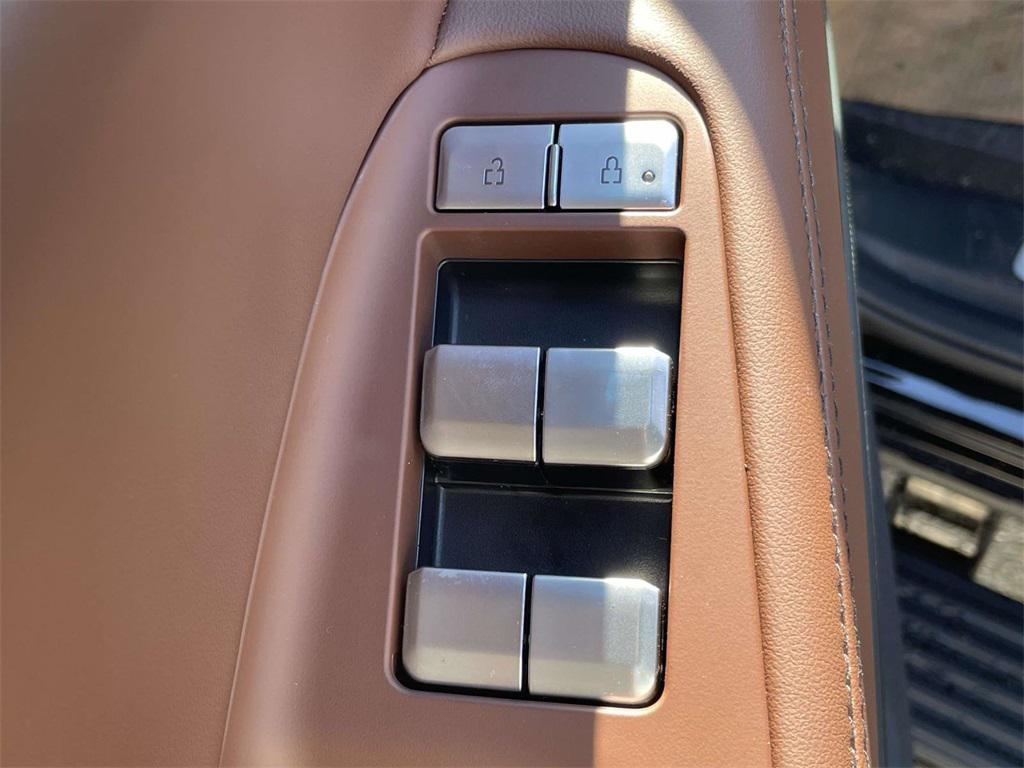 new 2025 Lincoln Navigator car, priced at $97,995